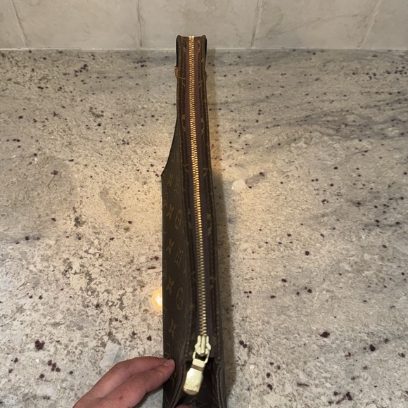 Louis Vuitton Poche Toilette Monogram Bag - Picture 4 of 6